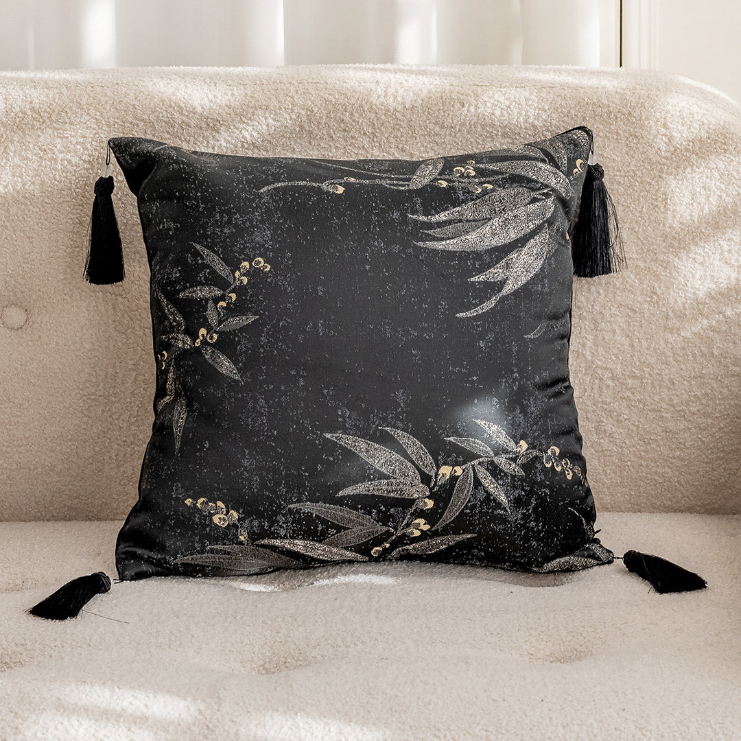 Elegant decorative cushion with tassels
