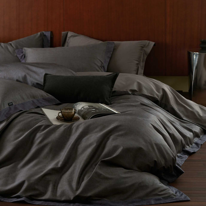 Luxurious velvet bedding set with contrast border