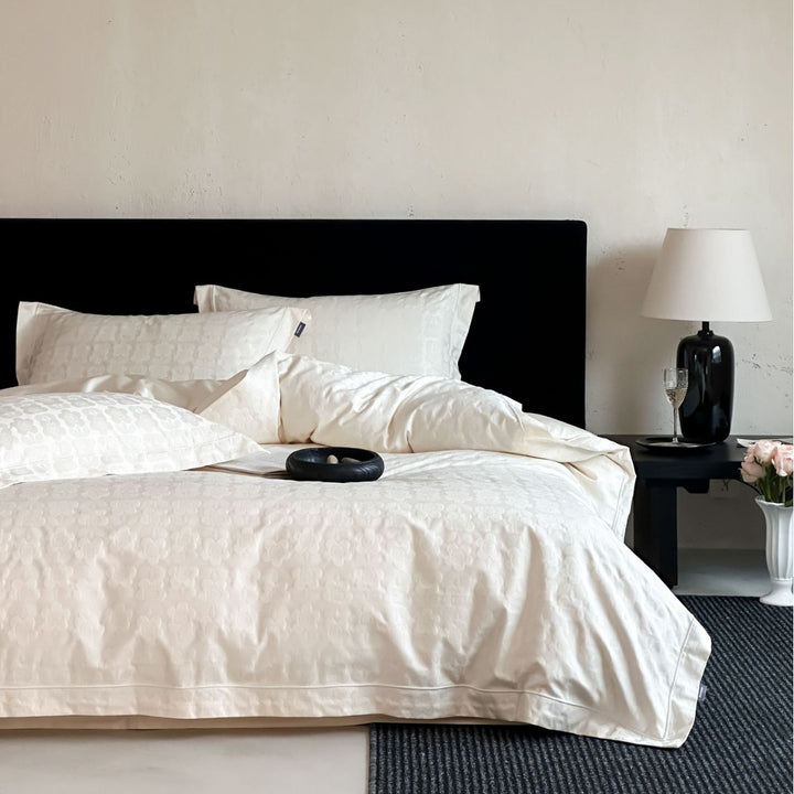 Reversible cotton satin bedding set with fine structure and hotel closure