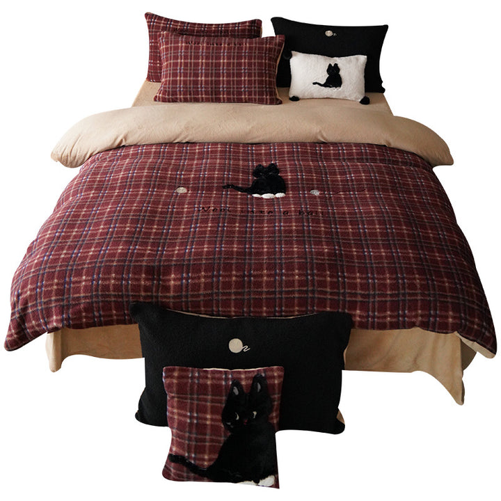 Plush Checkered Fuvet Cover Set with Decorative Dog Appliqué