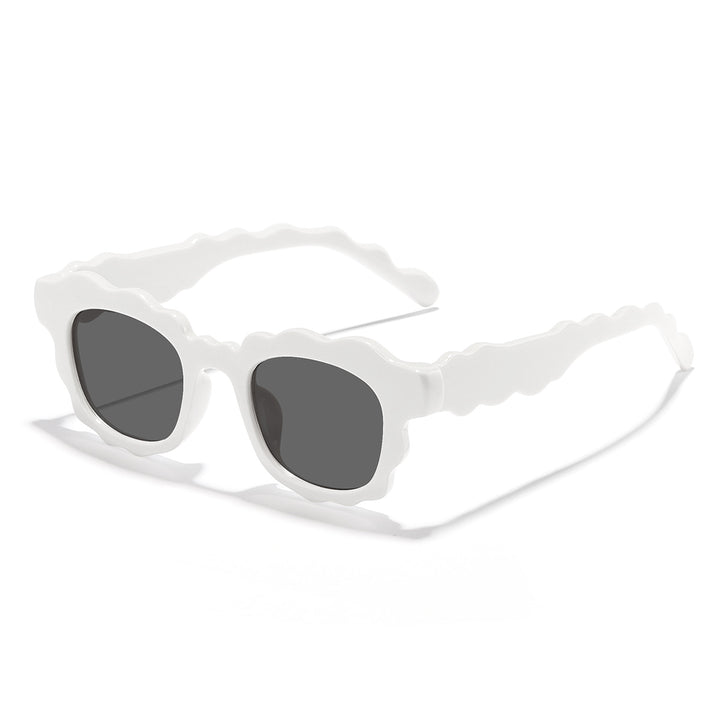 Women's eye-catching sunglasses in creatively designed cloud frame Bowlift