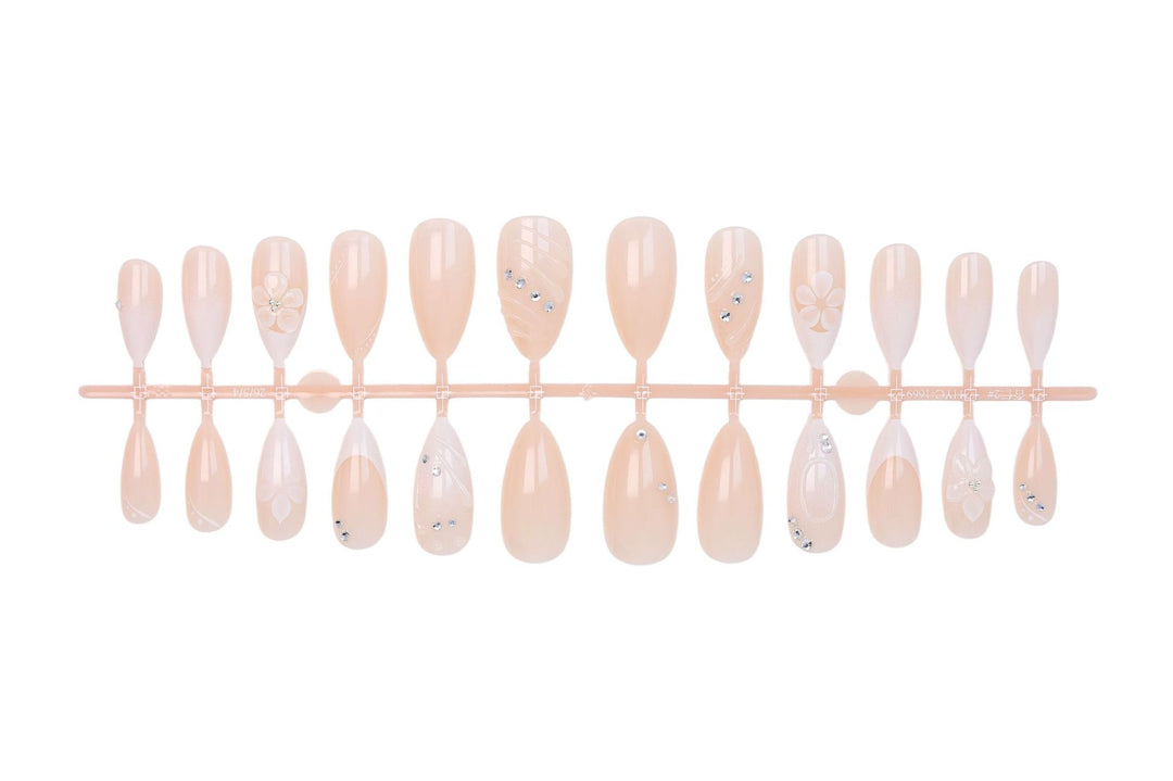 Art nail set with elegant flower and glitter details Bowlift
