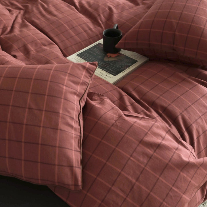 Bedding set made of cotton satin with fine check pattern and extra-soft finish