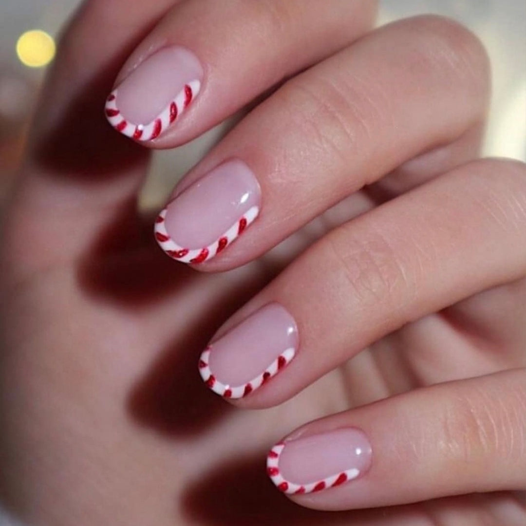 Artificial nail set with festive winter theme Bowlift
