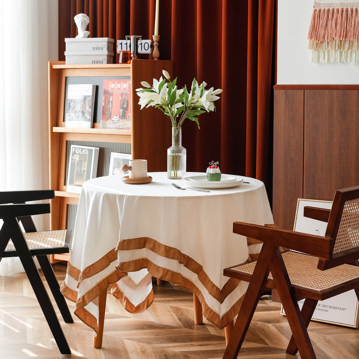 Round tablecloth with quilted textured relief and double-layered ruffle Bowlift