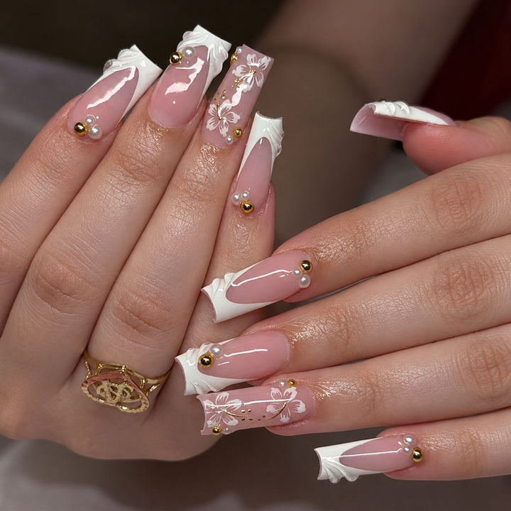 Artificial nail set with artistic flower designs Bowlift