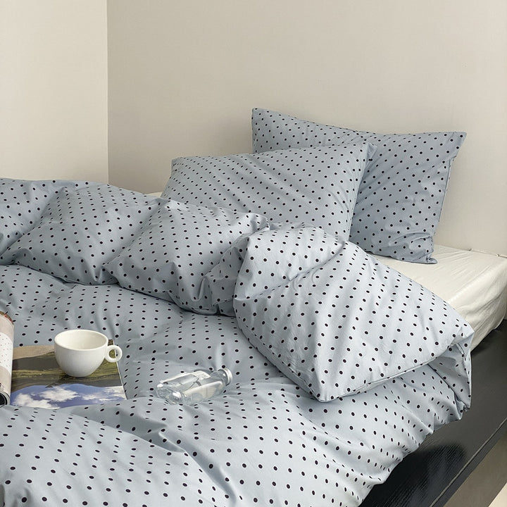 Cotton percale bedding set with minimalist polka dot pattern and hotel closure