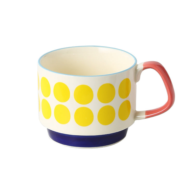 Ceramic mug with retro polka dot design and ergonomic handle