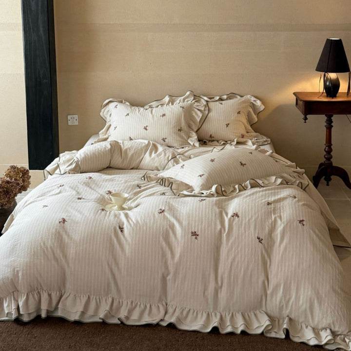 Bedding set with ruffles and embroidered flowers