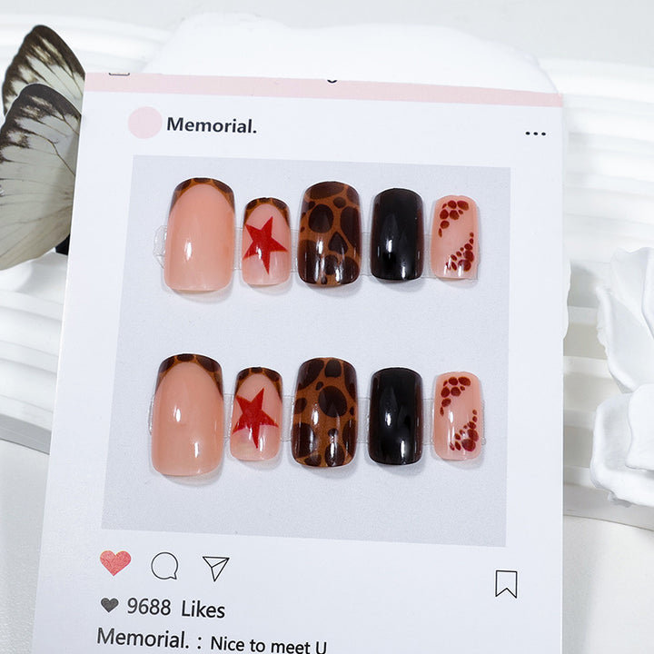 Artificial Nails with Elegant Accents Bowlift