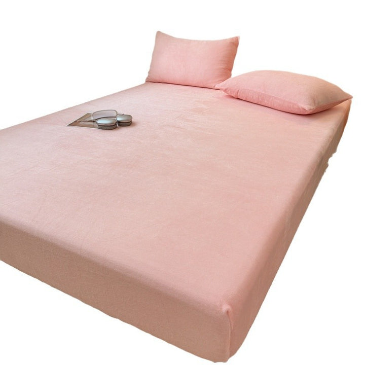 Fitted sheet made of soft cotton jersey with extra deep pocket