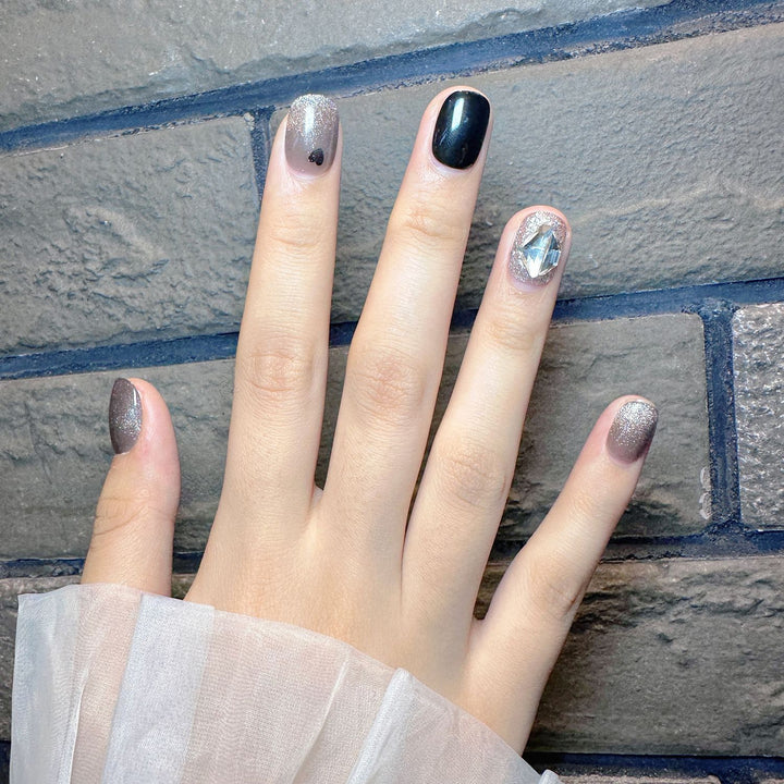 Glamorous Press-On Nail Design Bowlift