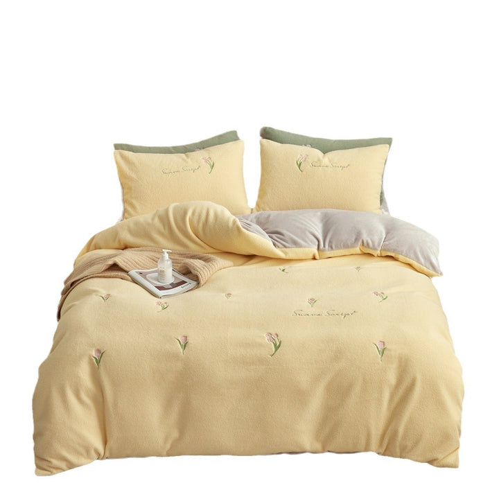Bedding set made of soft microfleece with embroidered tulips and reversible function