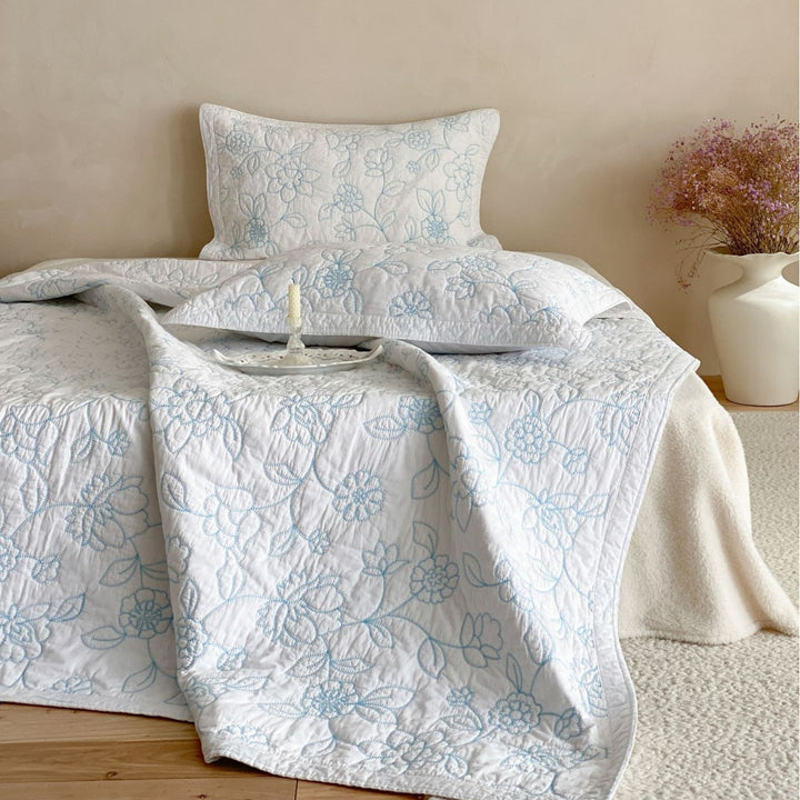 Quilted cotton bedspread set with floral quilted embroidery