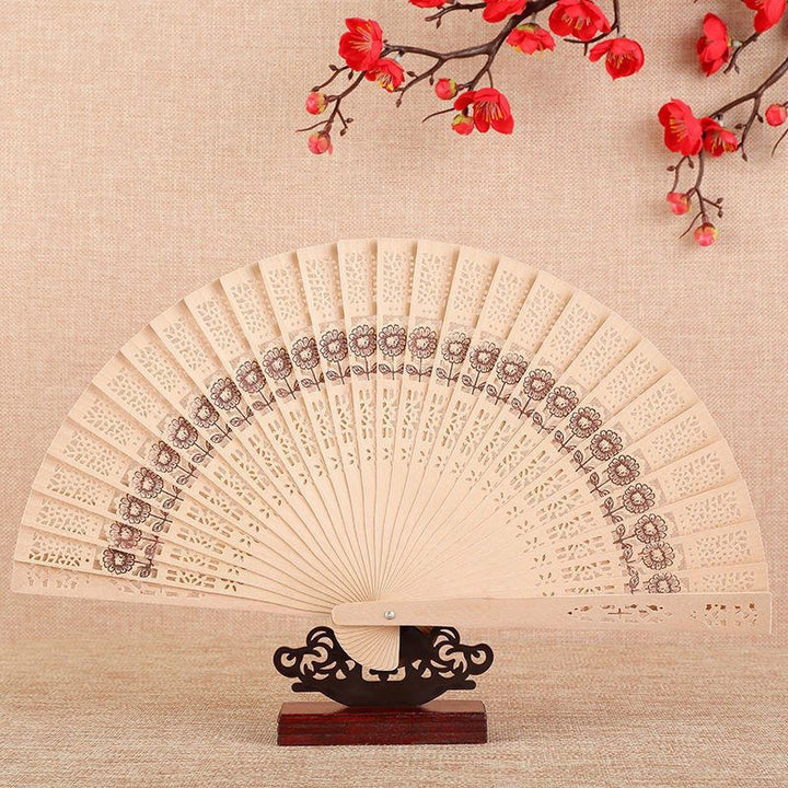 Women's handcrafted fan Bowlift