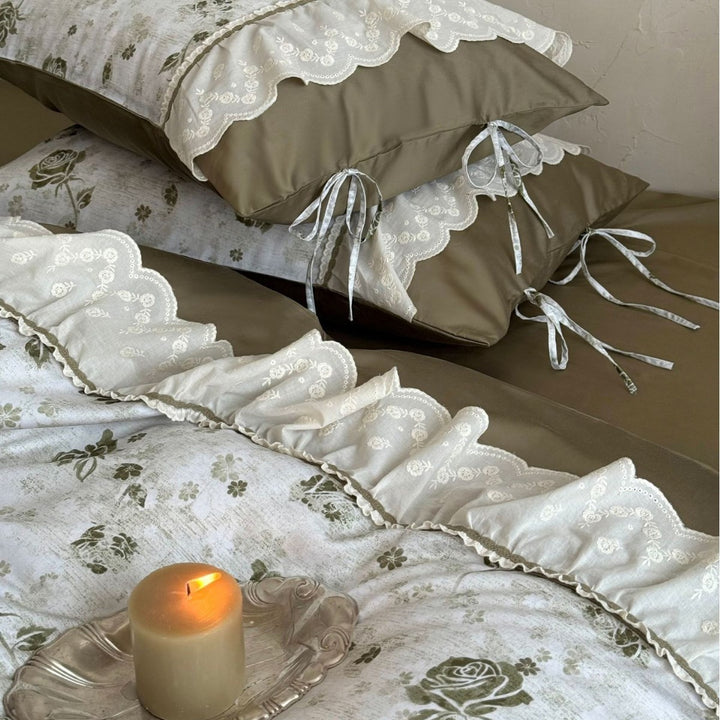 Bedding set with quilted bedspread, lace ruffle, and rose print