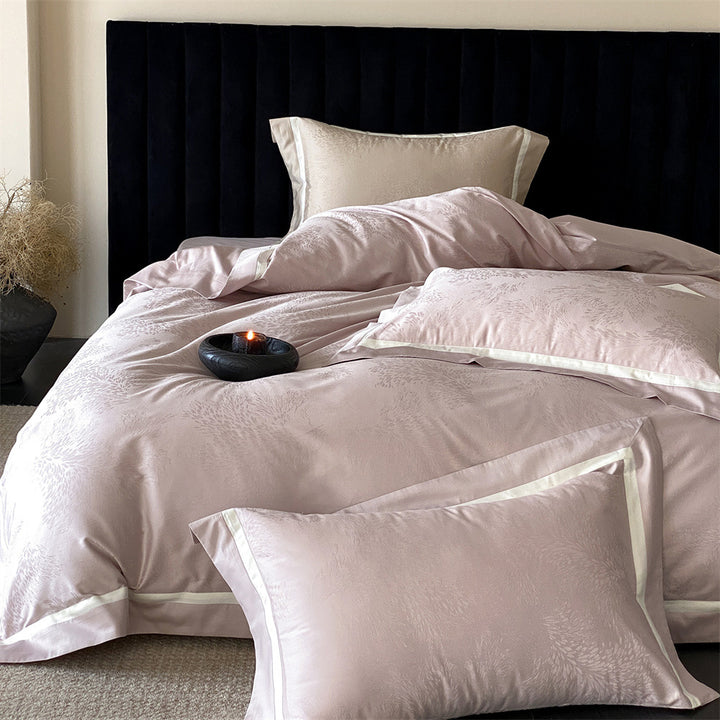 Luxurious satin bedding set with jacquard pattern and fine hem