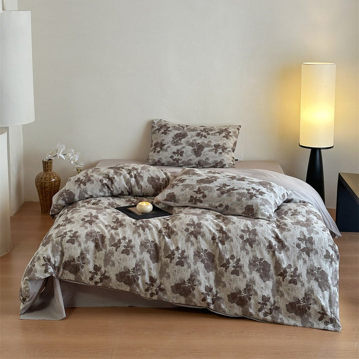 Bedding set made of washed cotton satin with a textured houndstooth pattern and reversible function