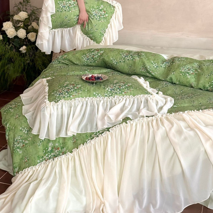 Romantic bed linen set with ruffled hem and floral lightweight fabric look