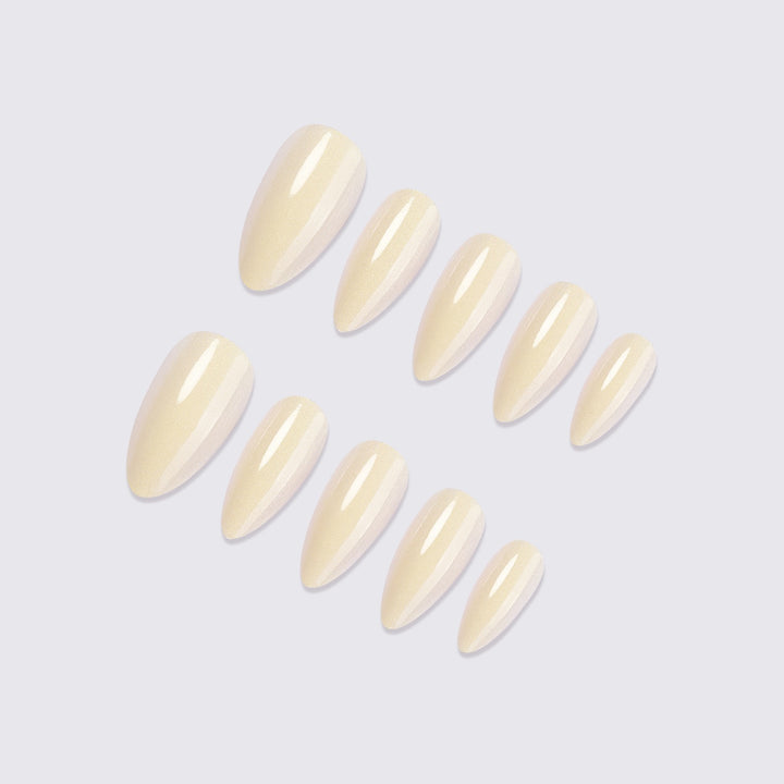Artificial motive nails with elegant shape Bowlift