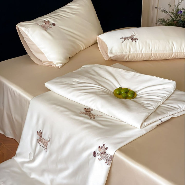 Satin bedding set with fine llama embroidery