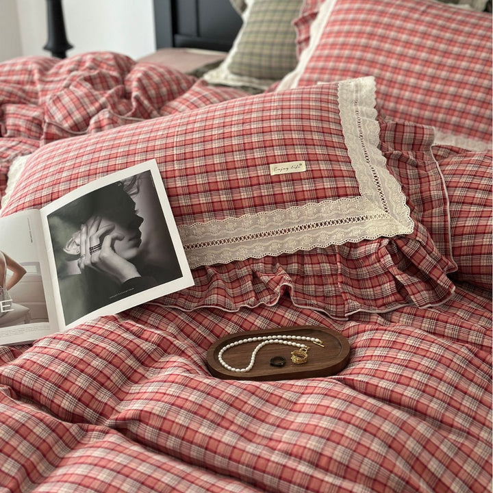 Checked cotton duvet cover set with lace border and frill