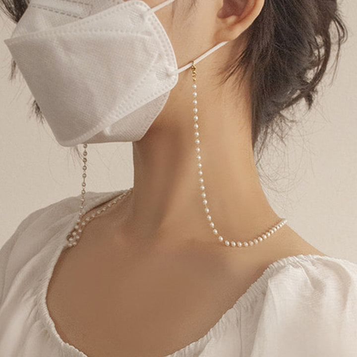 Elegant Pearl Necklace Bowlift