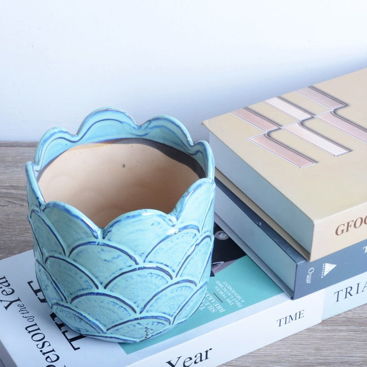 Decorative ceramic pot with sculptural design Bowlift