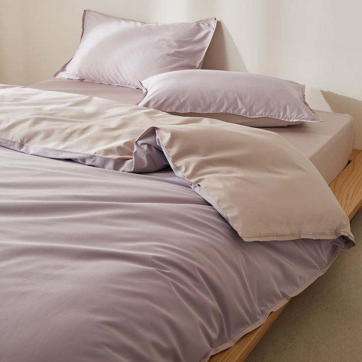 Luxurious cotton satin bedding set with fitted sheet and pillowcases