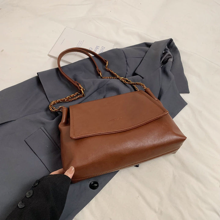 Elegant Structured Handbag Bowlift