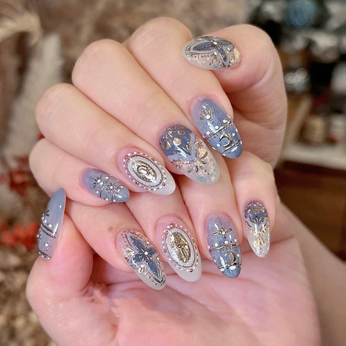 Decorative Press-On Nail Art Set with Intricate Patterns