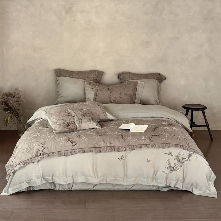 Bedding set with delicate butterfly print and reversible cover