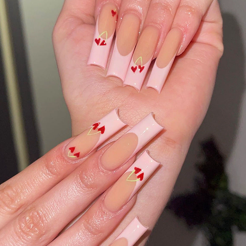 Nail art set with playful heart designs Bowlift