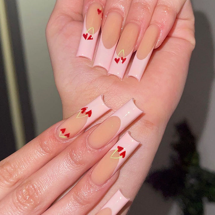 Nail art set with playful heart designs Bowlift