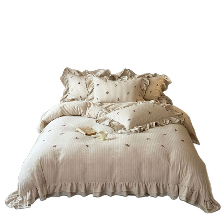 Bedding set with ruffles and embroidered flowers