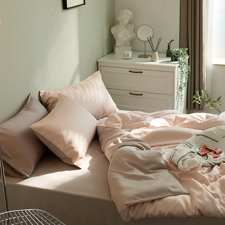 Fine-structured satin bedding set with temperature-regulating fiber and concealed zipper