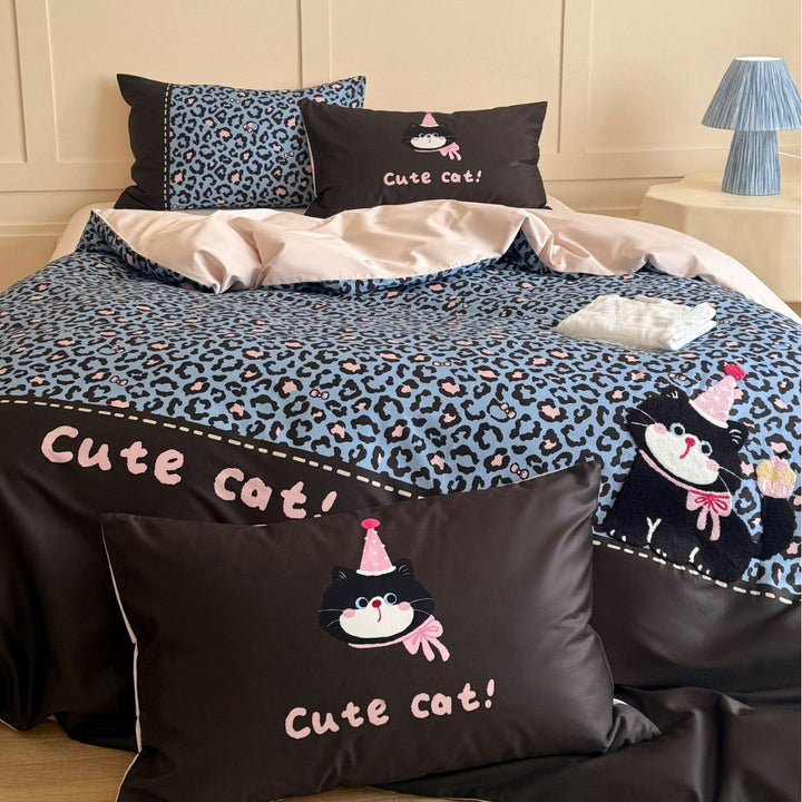 Bedding set with cute cat motif, leopard print and cotton satin cover