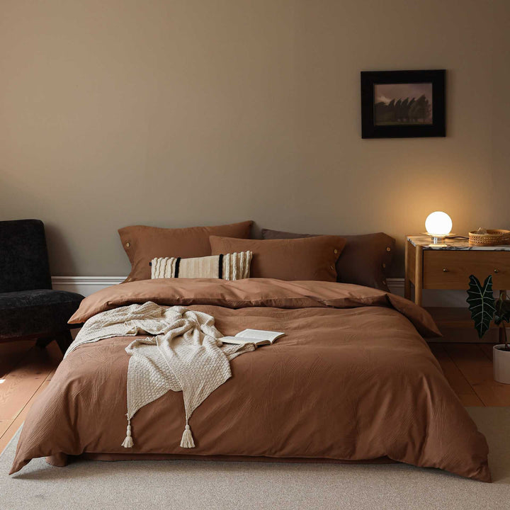 Bedding set made of cotton satin with a raised leaf texture