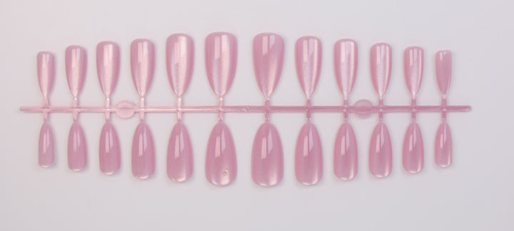 Artificial nail set with shimmering designs Bowlift