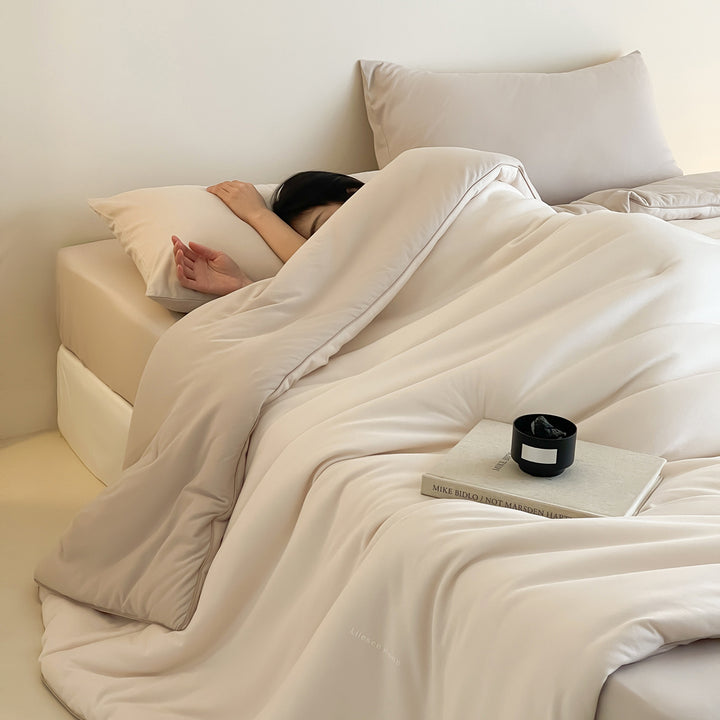 Reversible Lightweight Down-Alternative Comforter Insert with Soft Microfiber Shell and Hypoallergenic Fill