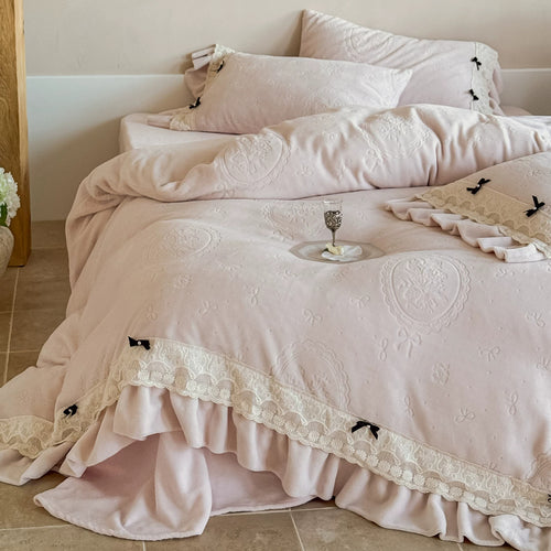 Vintage-Inspired Jacquard Medallion Ruffle Duvet Cover Ensemble