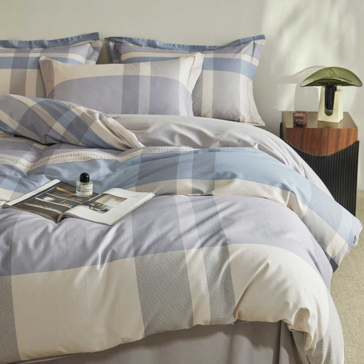 Luxurious cotton satin duvet cover set with watercolor flower pattern