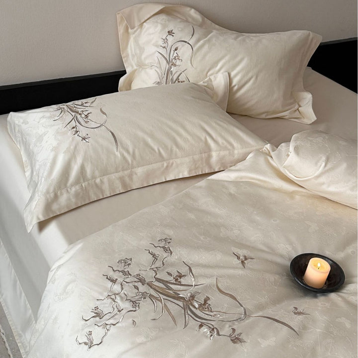 Embroidered cotton satin bedding set with jacquard texture and pillowcases