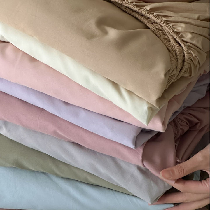 Modern microfiber fitted sheet set with highly elastic all-around rubber and pillowcases