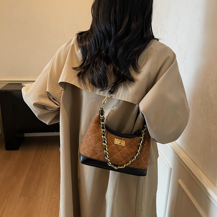 Elegant Quilted Chain Crossbody Bag Bowlift