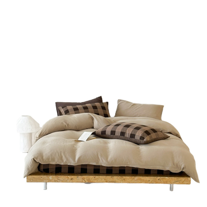 Bedding set in mixed design made of soft cotton with reversible pillow and checkered base