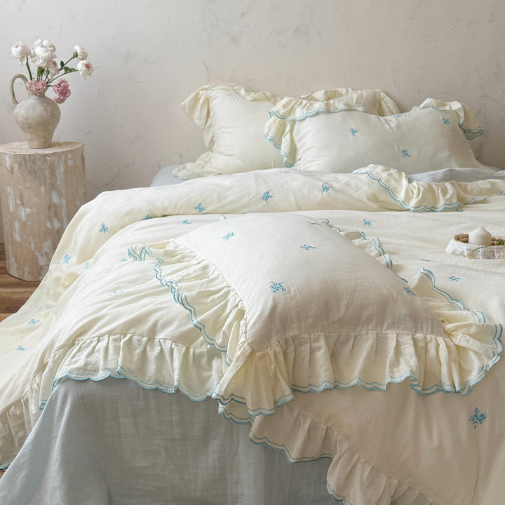 Ruffled Embroidered Linen Duvet Cover Set with Scalloped Blue Trim