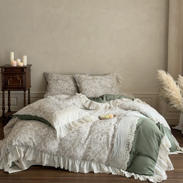 Bedding set in vintage lace and ruffle design