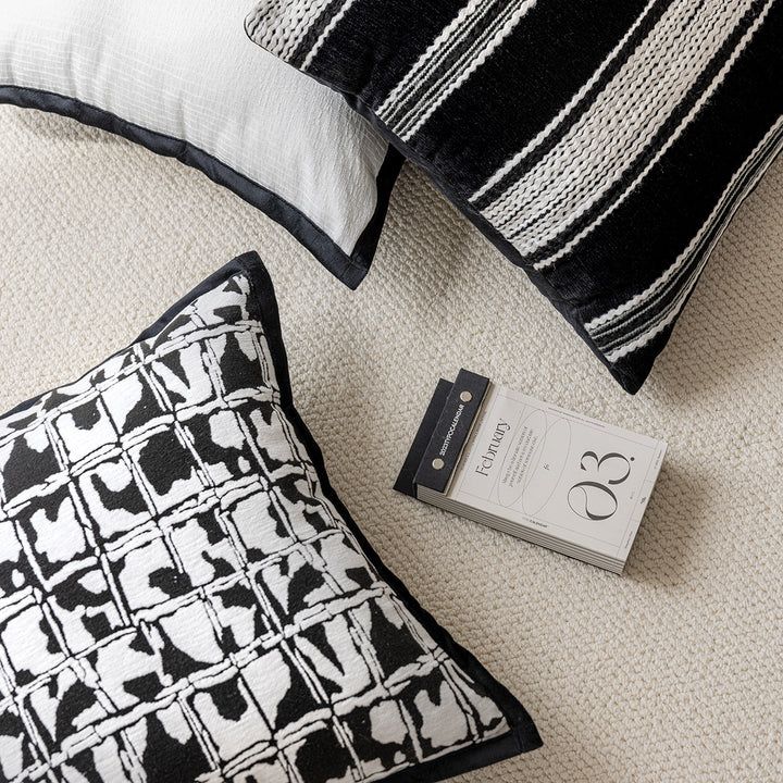 Decorative cushion with elegant velvet cover