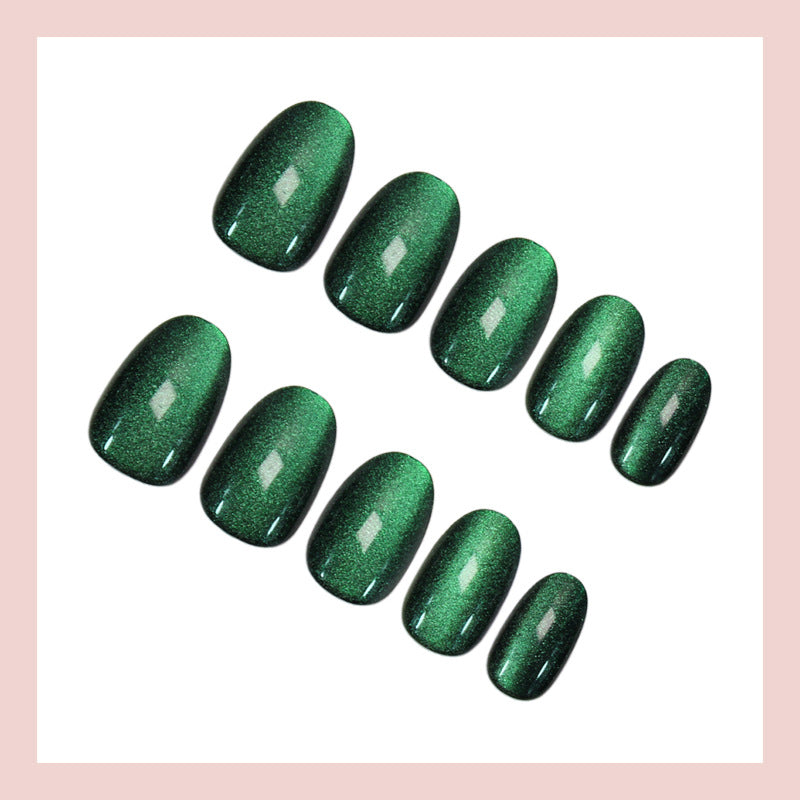 Artificial nail set with shimmering green effects Bowlift
